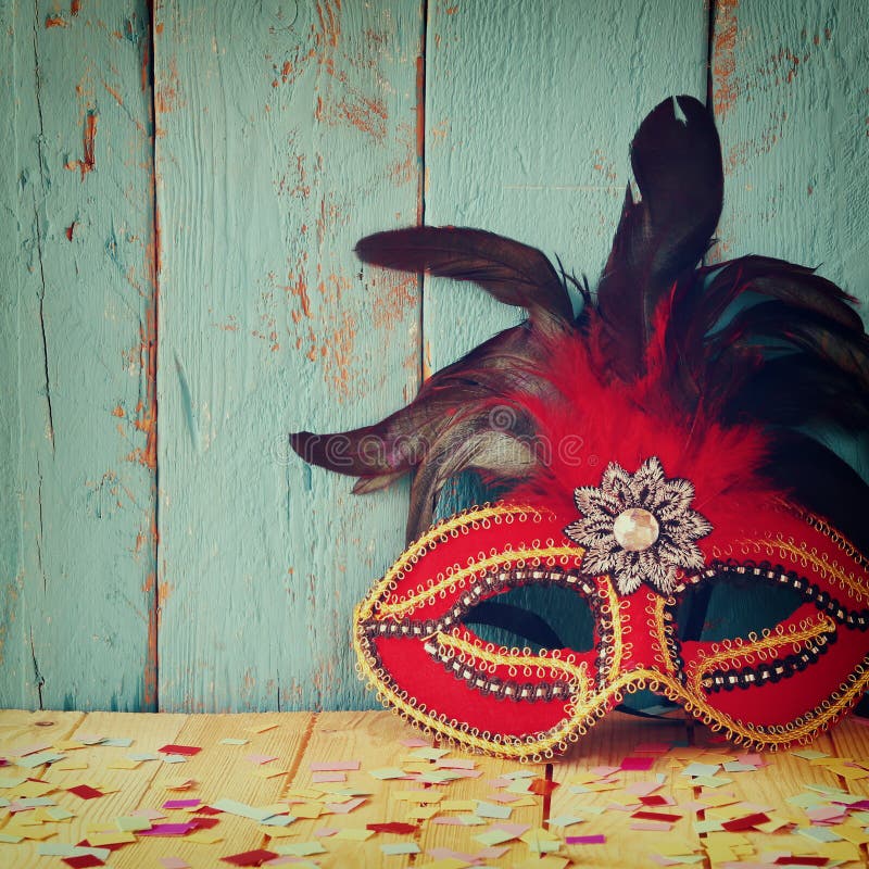 Masque vénitien coloré de mascarade Foyer sélectif Vintage filtré photo stock Masque vénitien coloré de mascarade Foyer sélectif Vintage filtré photo stock