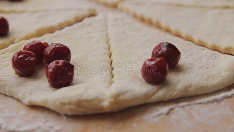 Massa da preparação para bagels de cozimento com cerejas