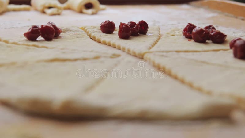 Massa da preparação para bagels de cozimento com cerejas