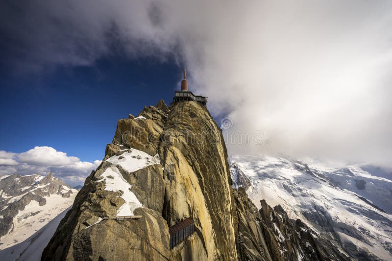 Massa del Monte Bianco : Top di Aiguille du Midi - Chamonix, Haute-Savoie, Francia fotografia stock libera da diritti Massa del Monte Bianco : Top di Aiguille du Midi - Chamonix, Haute-Savoie, Francia fotografia stock libera da diritti