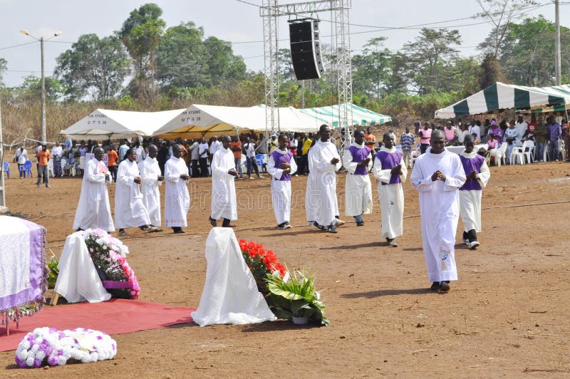 MASSA VAN REQUIEM VAN DE MOEDER VAN PRESIDENT LAURENT GBAGBO stock foto's MASSA VAN REQUIEM VAN DE MOEDER VAN PRESIDENT LAURENT GBAGBO stock foto's