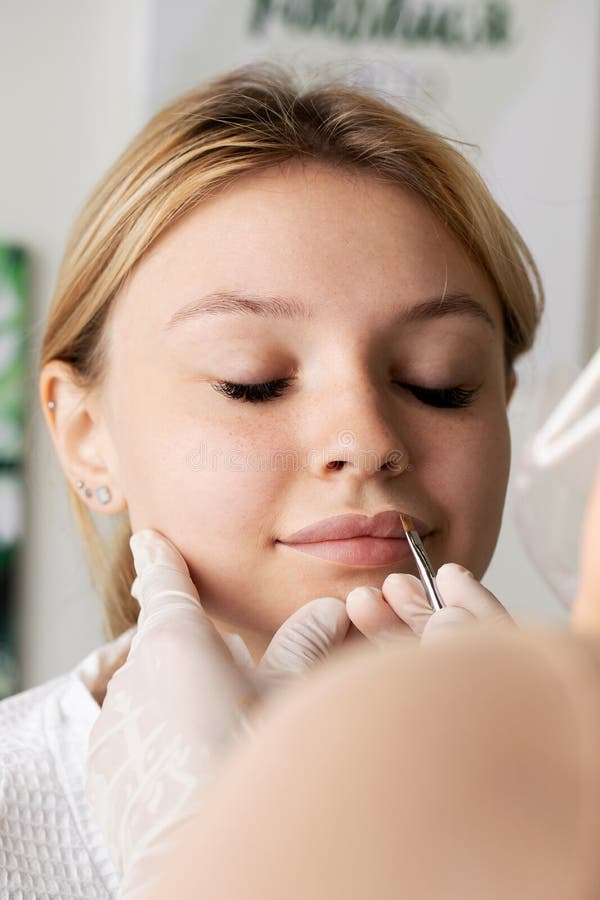 The Master Draws a Sketch before the Lip Permanent Procedure with a