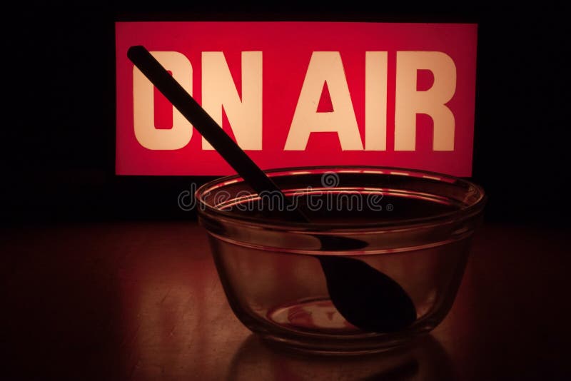 Masterchef que cozinha a mostra horizontal fotografia de stock royalty free Masterchef que cozinha a mostra horizontal fotografia de stock royalty free