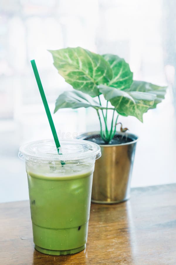 https://thumbs.dreamstime.com/b/matcha-green-tea-fresh-milk-mixed-ice-plastic-cup-coffee-shop-thailand-ready-serve-to-clients-iced-latte-193498202.jpg