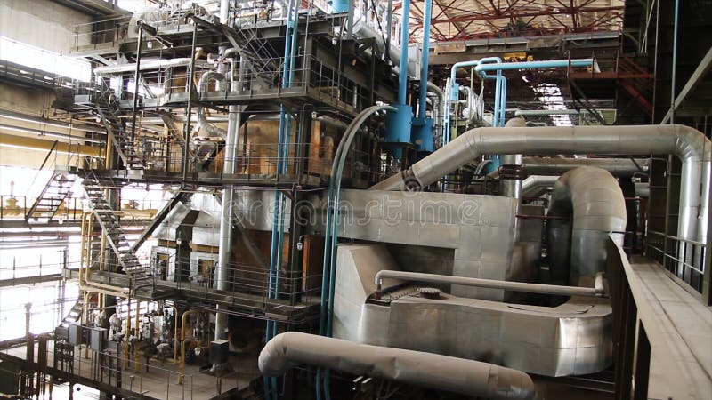 Materiaal, kabels en door buizen leiden zoals gevonden binnen van industriële elektrische centrale scène Binnen een reusachtige i stock fotografie Materiaal, kabels en door buizen leiden zoals gevonden binnen van industriële elektrische centrale scène Binnen een reusachtige i stock fotografie