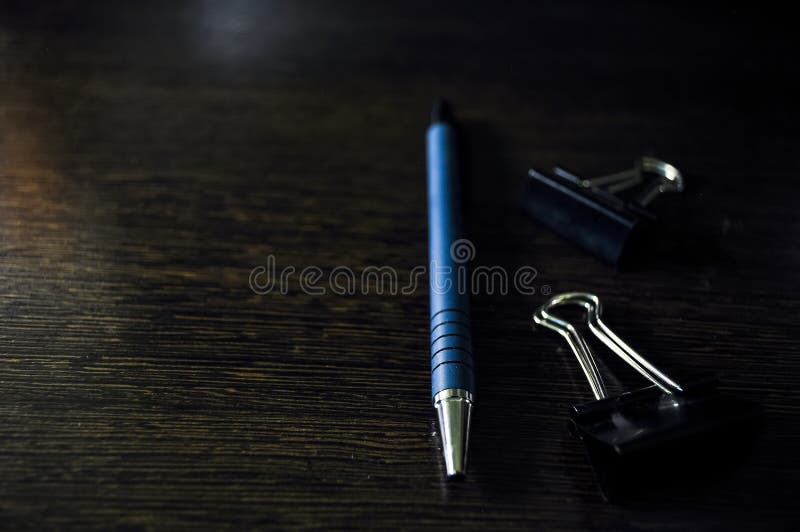 Materiały rzeczy kłama na desktop Miejsce pracować w domu E obraz royalty free Materiały rzeczy kłama na desktop Miejsce pracować w domu E obraz royalty free