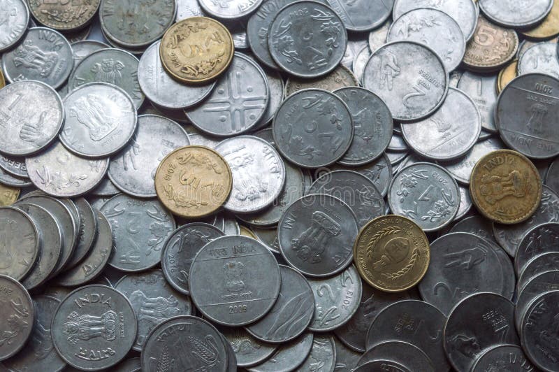 Materiel 1, 10, bakgrund för metall för indisk rupie 5 isolerad mynt royaltyfria foton Materiel 1, 10, bakgrund för metall för indisk rupie 5 isolerad mynt royaltyfria foton