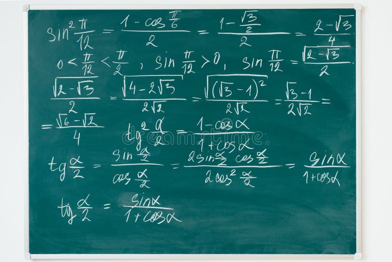Maths formuły pisać bielem piszą kredą na blackboard zdjęcia stock