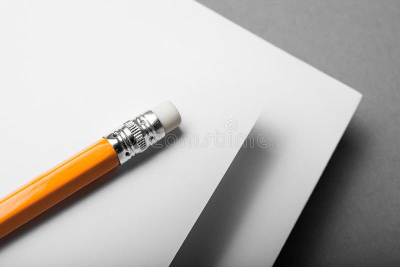 Matita e strati di Libro Bianco, concetto immagini stock