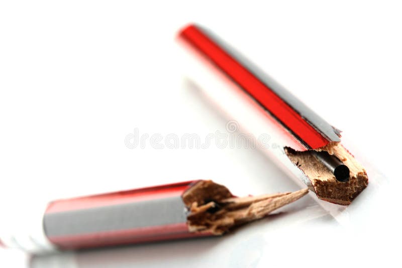 Matita rotta su fondo bianco immagine stock libera da diritti Matita rotta su fondo bianco immagine stock libera da diritti