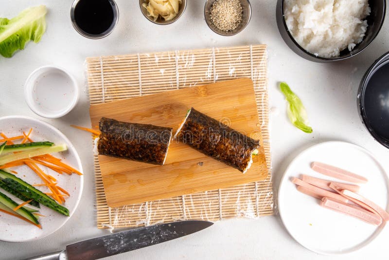 Matlagningsprocess för hememade kimbap stock illustrationer