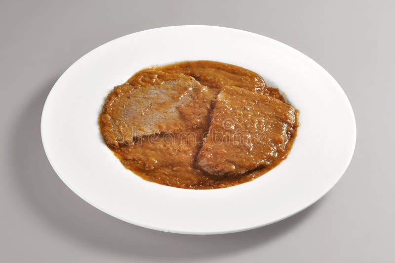 Maträtt med delen av bräserat kött fotografering för bildbyråer