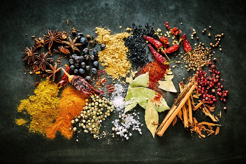 Matstilleben av aromatiska och bittra kryddor royaltyfri foto Matstilleben av aromatiska och bittra kryddor royaltyfri foto