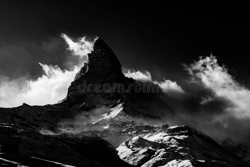 Matterhorn berg som täckas av moln royaltyfria bilder Matterhorn berg som täckas av moln royaltyfria bilder