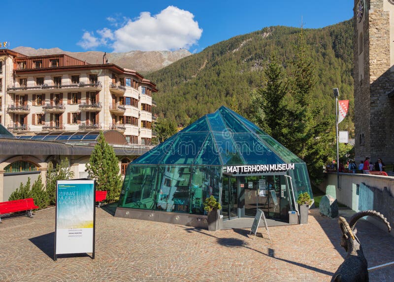 Matterhorn museum i staden av Zermatt, Schweiz royaltyfri foto Matterhorn museum i staden av Zermatt, Schweiz royaltyfri foto