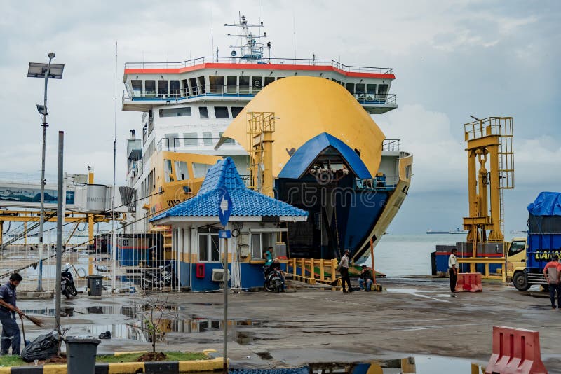Mattina occupata al merak Sea Cilegon banten fotografia stock