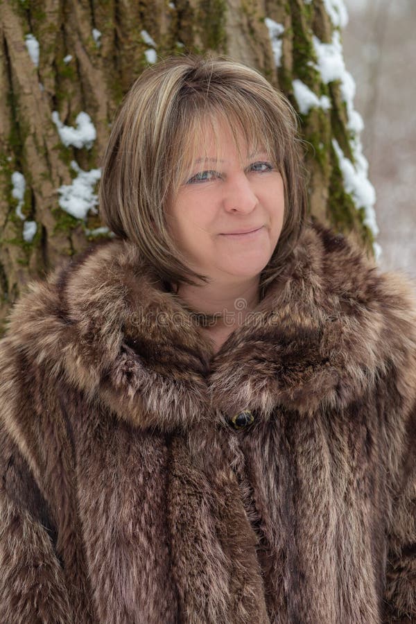 884 Mature Woman Fur Coat Photos - Free & Royalty-Free Stock Photos from  Dreamstime