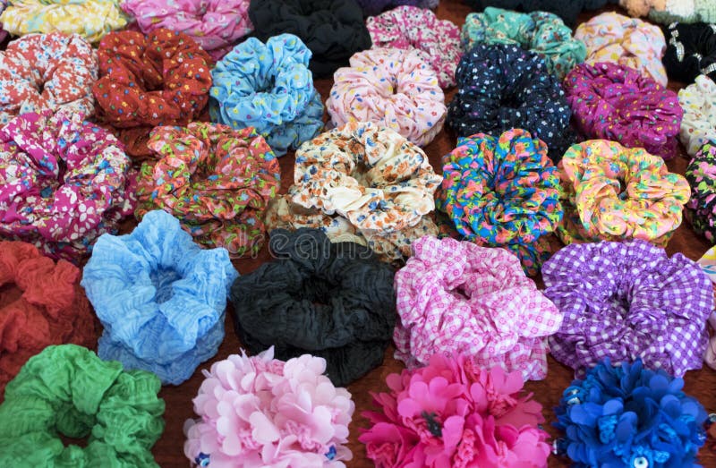 Matéria têxtil scrunchy O elástico bobble faixas do cabelo imagem de stock Matéria têxtil scrunchy O elástico bobble faixas do cabelo imagem de stock