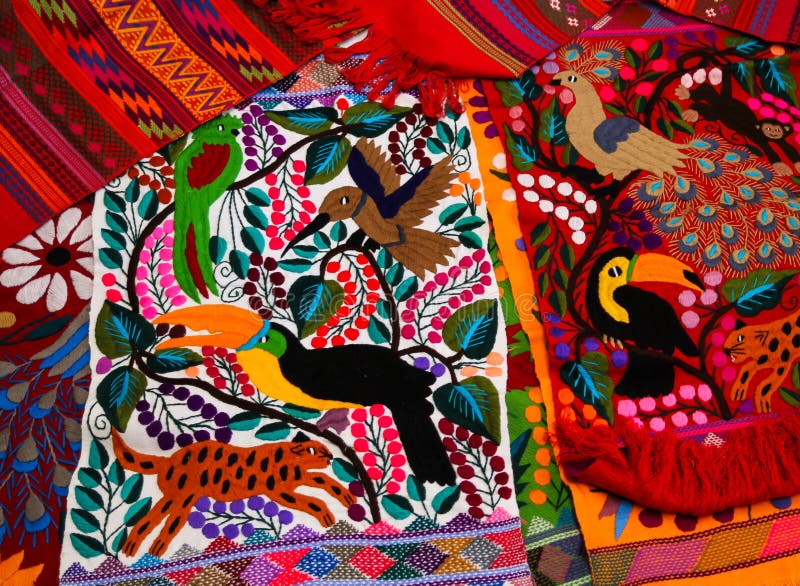 Matérias têxteis nativas típicas do Maya de Tzotzil criadas em Zinacantan perto de San Cristobal de la Casas Mexico imagem de stock Matérias têxteis nativas típicas do Maya de Tzotzil criadas em Zinacantan perto de San Cristobal de la Casas Mexico imagem de stock