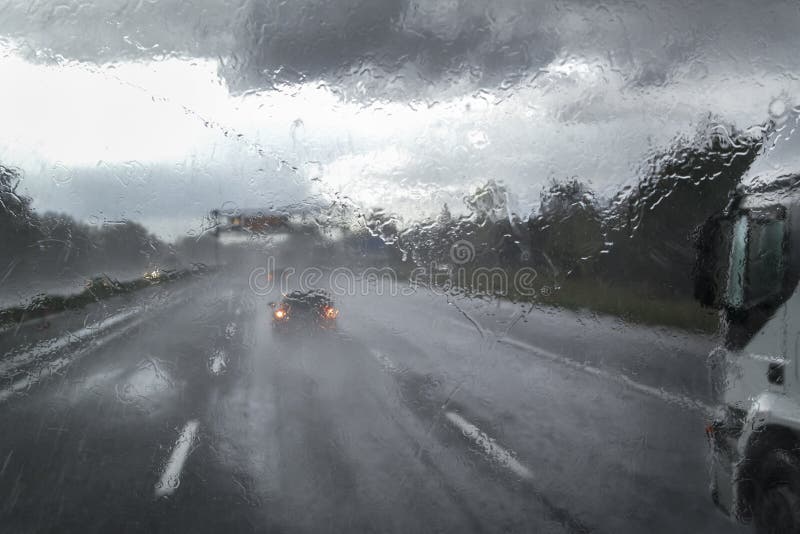 Mau tempo na autoestrada fotografia de stock