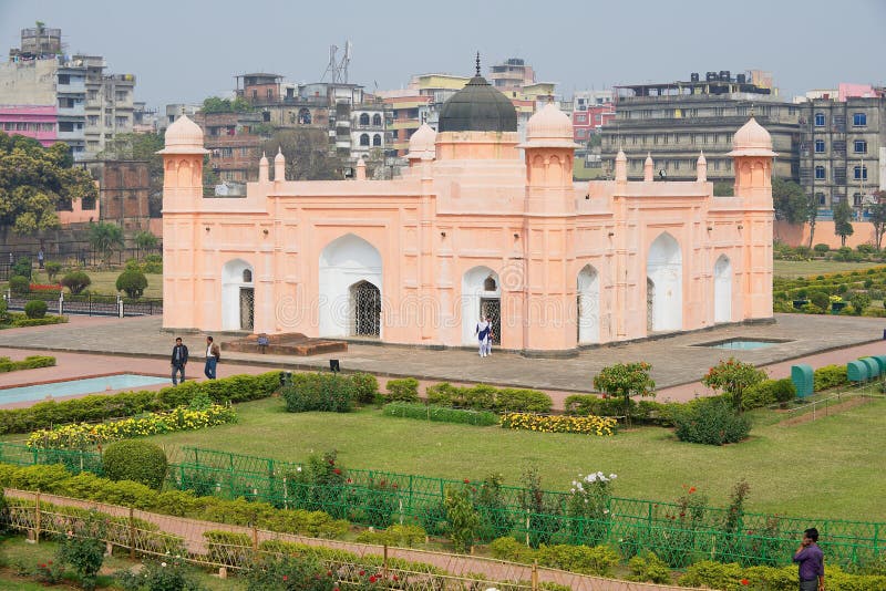 Mausoleo de la visita de la gente de Bibipari en el fuerte de Lalbagh en Dacca, Bangladesh imágenes de archivo libres de regalías Mausoleo de la visita de la gente de Bibipari en el fuerte de Lalbagh en Dacca, Bangladesh imágenes de archivo libres de regalías