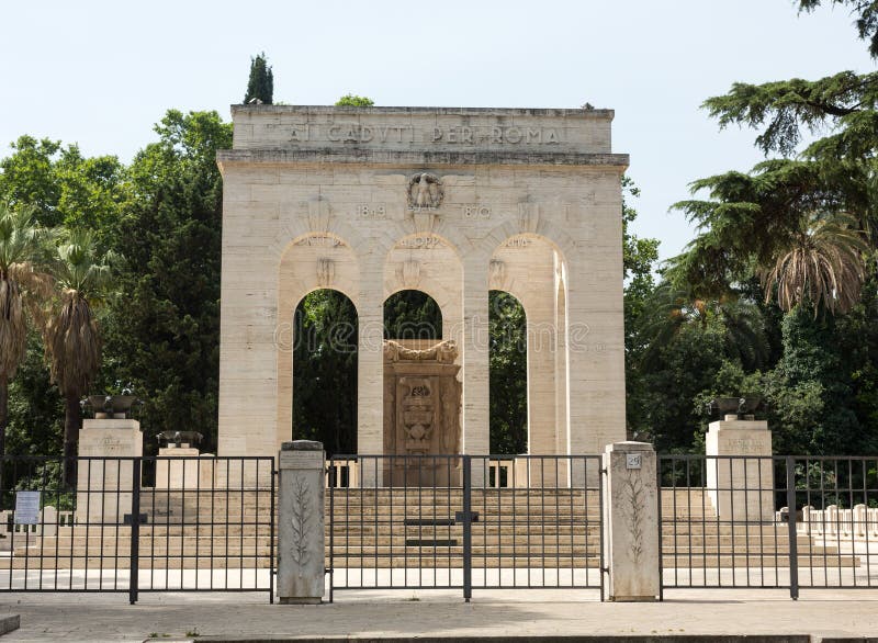 Mausoleoen Ossario Garibaldino på den Janiculum kullen i Rome arkivfoton Mausoleoen Ossario Garibaldino på den Janiculum kullen i Rome arkivfoton