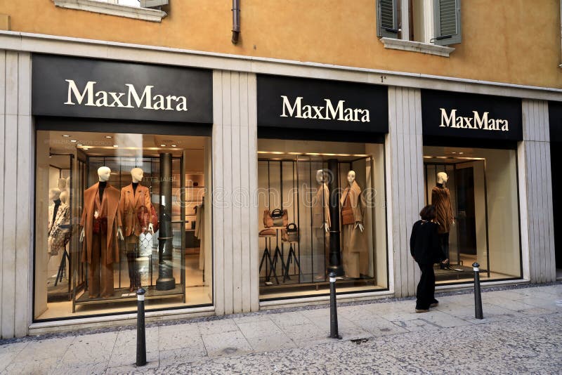 MaxMara store in Roma editorial photography. Image of italian - 142632492