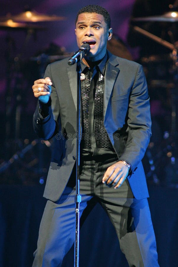 Maxwell Performs in Concert Editorial Image Image of gerald, july