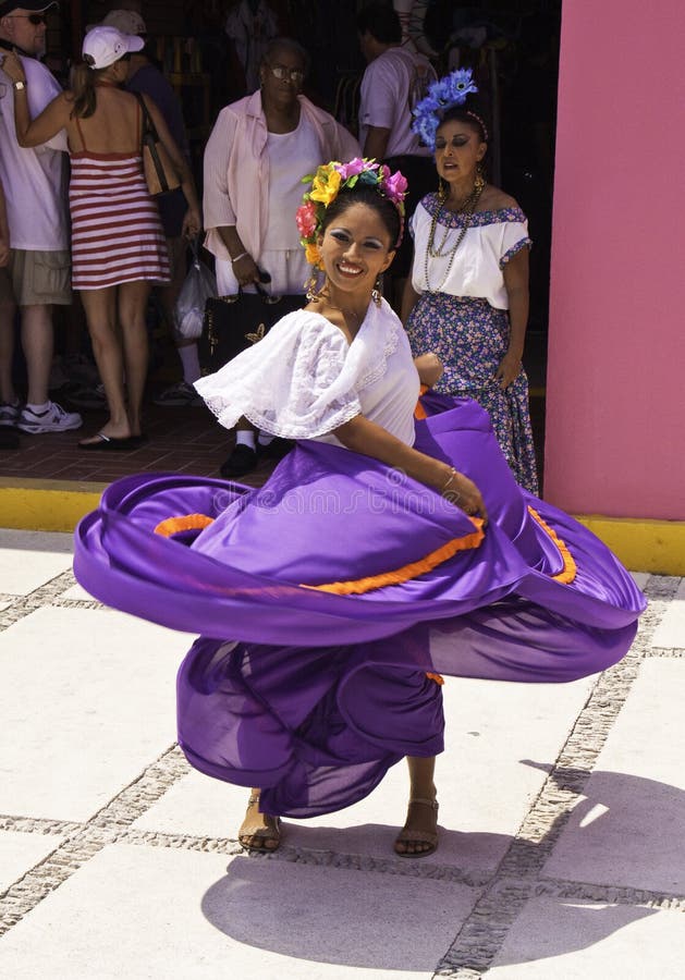 Maya México - mujer nativa de la costa del baile