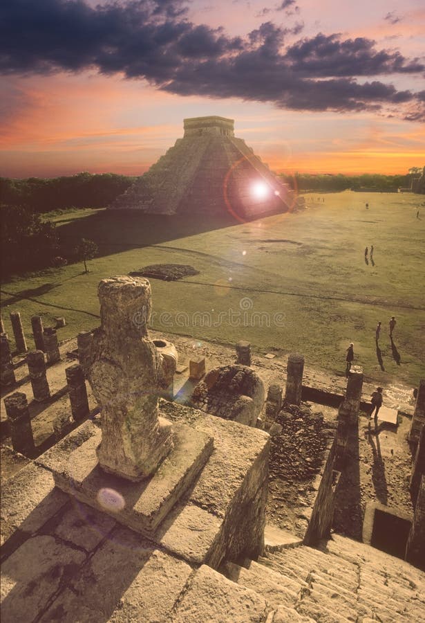 Mayan pyramid at Chichen-Itza, Mexico stock photography Mayan pyramid at Chichen-Itza, Mexico stock photography