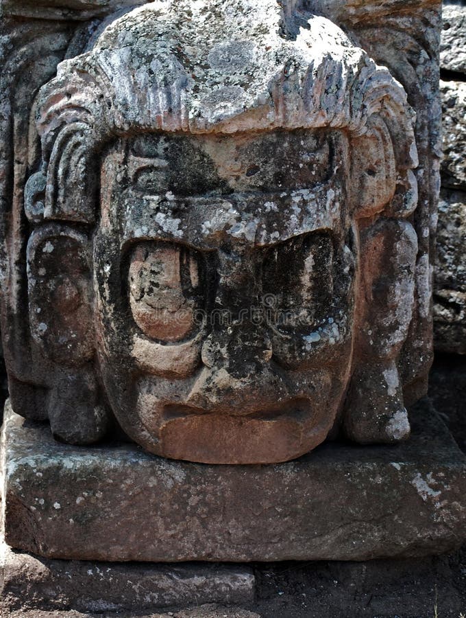 Mayan stenhuvudskulptur royaltyfri foto Mayan stenhuvudskulptur royaltyfri foto