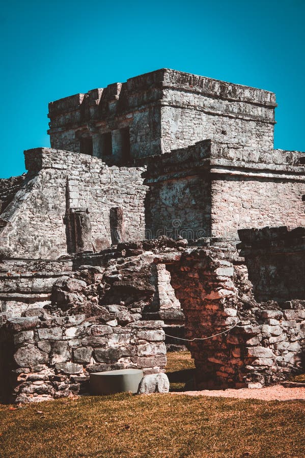 Mayan tempel av vindguden i Tulum, Mexico fotografering för bildbyråer Mayan tempel av vindguden i Tulum, Mexico fotografering för bildbyråer