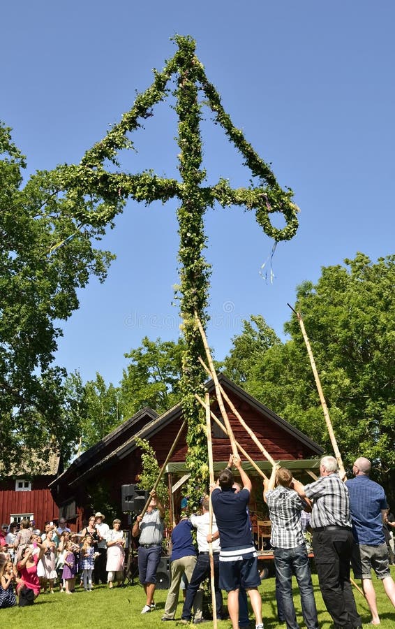Maypole Celebration Editorial Image - Image: 31765025