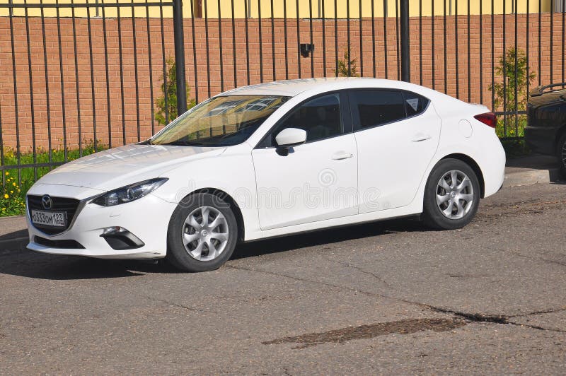  Mazda 3 White en Rusia imagen de stock editorial.  Imagen de acelerar - 183569729