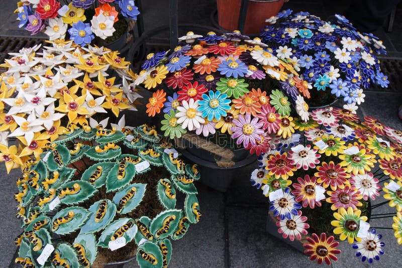 Mazzi ceramici del fiore, festival di primavera fotografie stock Mazzi ceramici del fiore, festival di primavera fotografie stock