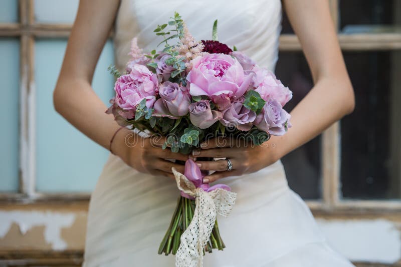 Mazzo del `s della sposa Sposa con il mazzo immagine stock Mazzo del `s della sposa Sposa con il mazzo immagine stock