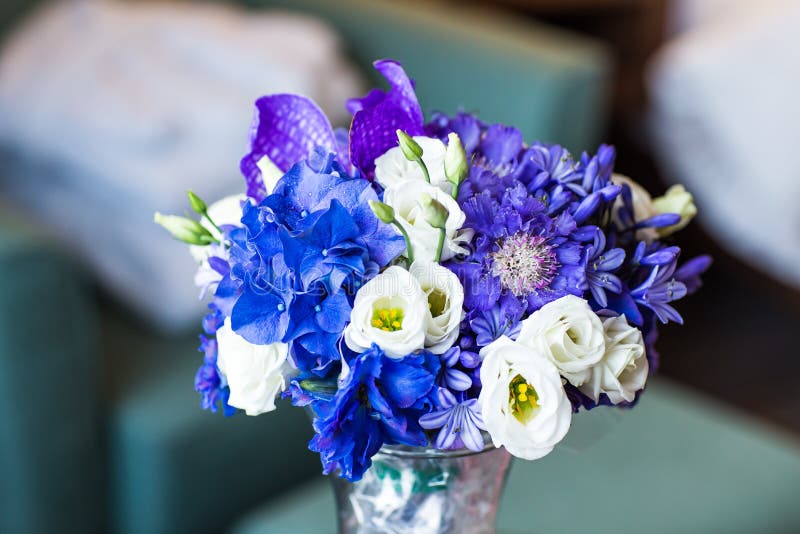 Mazzo nuziale di vari fiori fotografie stock libere da diritti Mazzo nuziale di vari fiori fotografie stock libere da diritti
