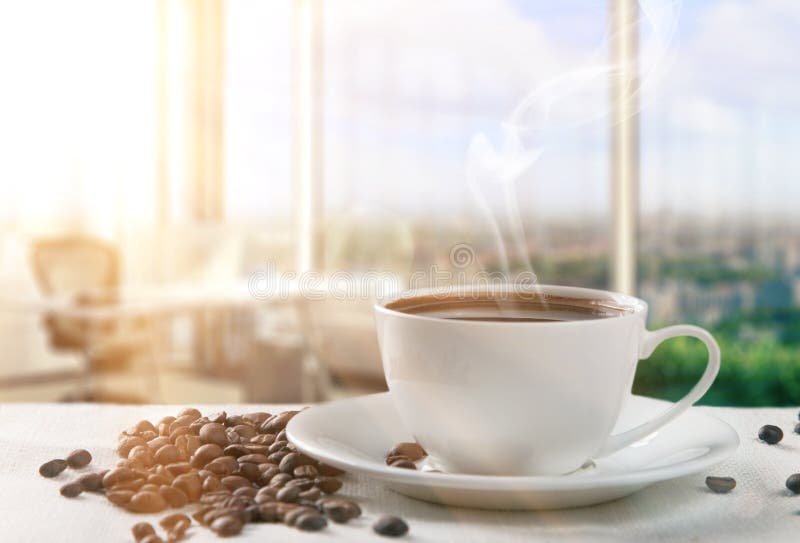 Mañana con la taza de café imágenes de archivo libres de regalías
