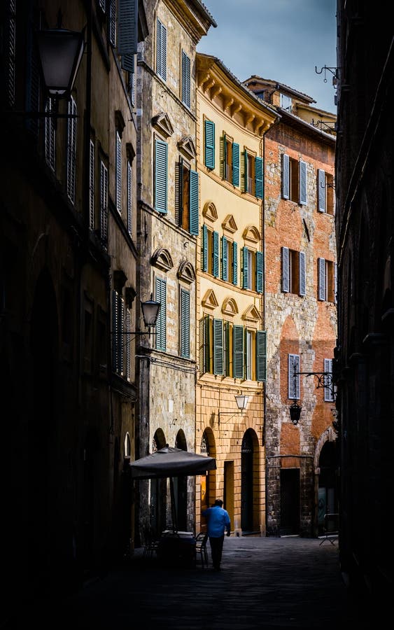 Mała ulica w Siena, Tuscany, Włochy zdjęcie stock Mała ulica w Siena, Tuscany, Włochy zdjęcie stock