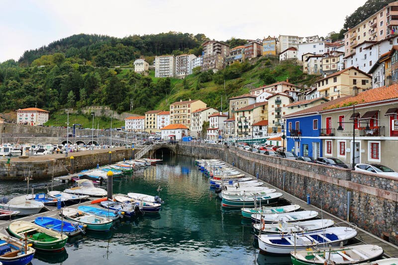 Mała wioska rybacka Elantxobe przy baskijskim krajem, Hiszpania