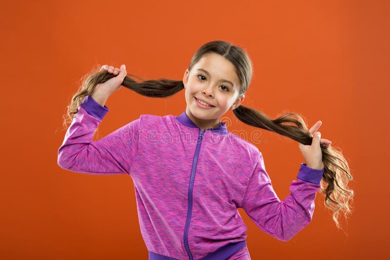mały dziewczyny dziecko Fryzjer dla dzieciaków Children dzień Portret szczęśliwy małe dziecko Dzieciaka sportswear i moda zdjęcie stock mały dziewczyny dziecko Fryzjer dla dzieciaków Children dzień Portret szczęśliwy małe dziecko Dzieciaka sportswear i moda zdjęcie stock