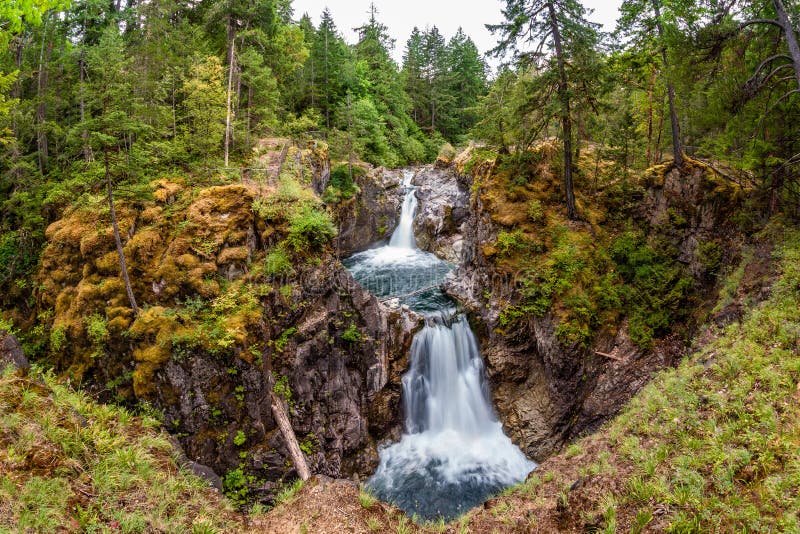 Mały Qualicum Spada na Vancouver wyspie, Kanada obrazy stock Mały Qualicum Spada na Vancouver wyspie, Kanada obrazy stock