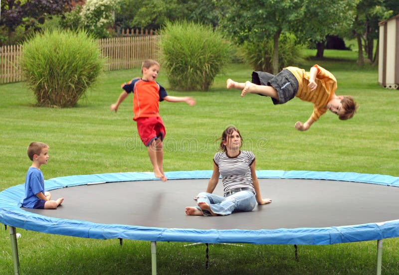 mały trampolinę obraz stock mały trampolinę obraz stock