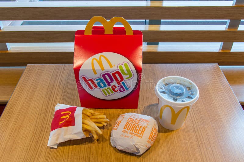 https://thumbs.dreamstime.com/b/mcdonalds-happy-meal-box-coca-cola-french-fries-cheeseburger-gdansk-poland-february-mcdonalds-happy-meal-box-coca-110716553.jpg