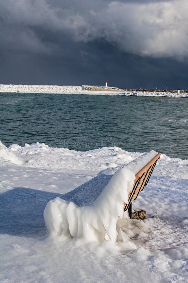 Meaford, Ontario, lungomare del Canada ha coperto in ghiaccio spesso immagine stock Meaford, Ontario, lungomare del Canada ha coperto in ghiaccio spesso immagine stock