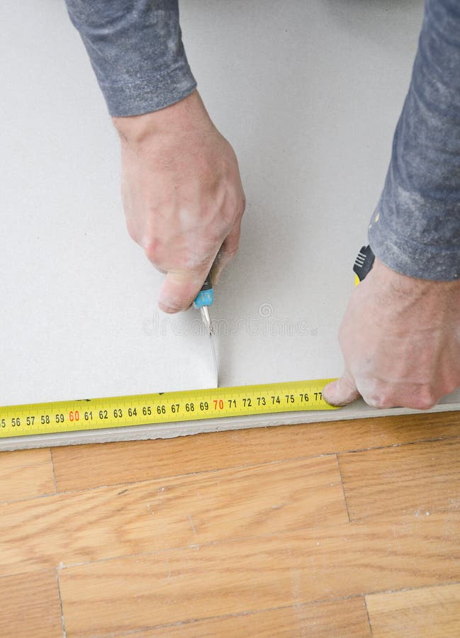 Measuring and cutting gypsum plasterboard royalty free stock images Measuring and cutting gypsum plasterboard royalty free stock images