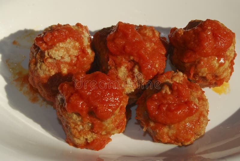 Meatballs in tomato sauce