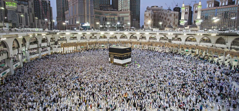 Do Umrah Packages UK Include Food and Transportation? Learn What’s Covered