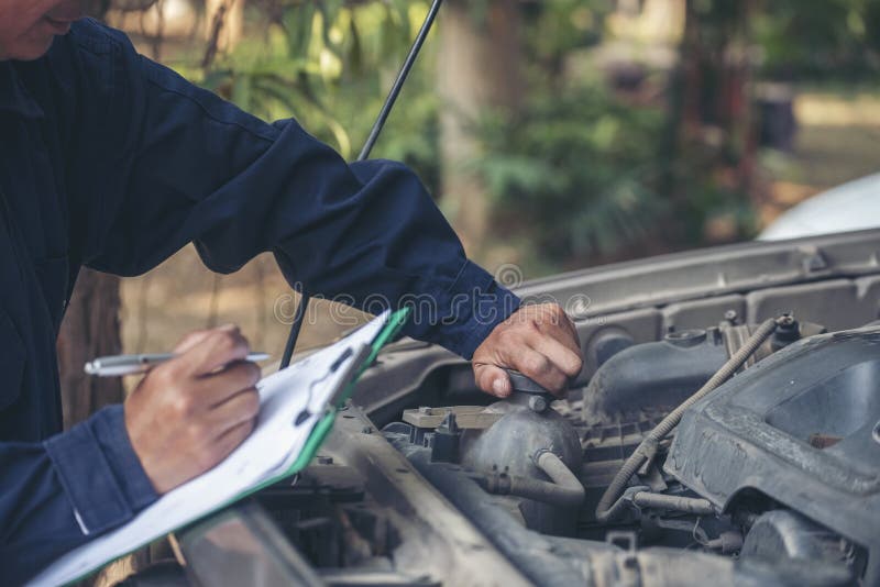 Mechanic Car Service Auto Garage in Automotive Mobile Center