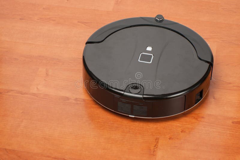 Mechaniczny próżniowy czysty działanie na laminata drewna podłodze mądrze czyści technologii housekeeping fotografia stock Mechaniczny próżniowy czysty działanie na laminata drewna podłodze mądrze czyści technologii housekeeping fotografia stock